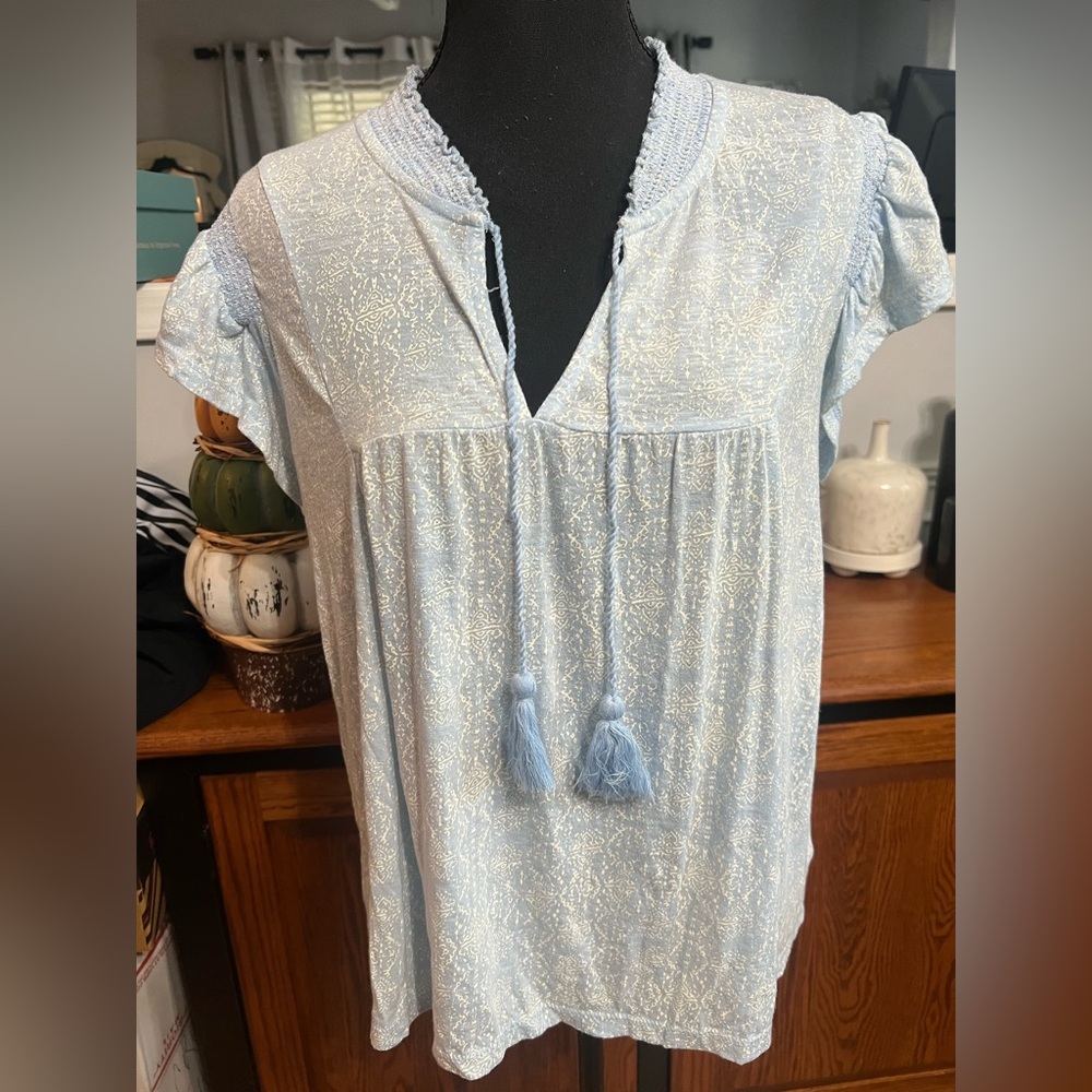 Lucky Brand White and Blue Flutter Sleeve Blouse NWT